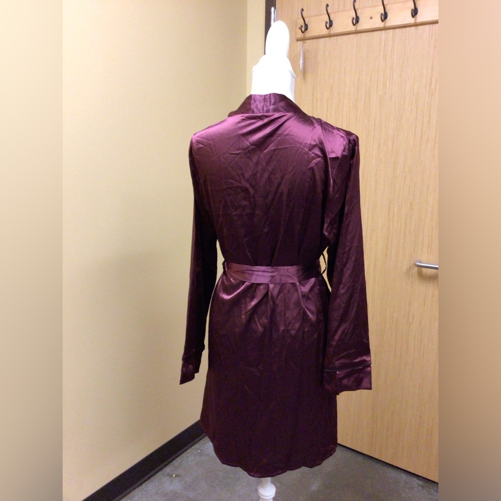 Maroon Robe - Picture 3 of 3